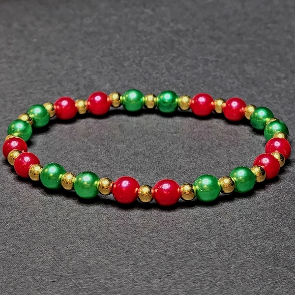Christmas Red & Green Pearl Beaded Stretch Bracelet Handmade - Picture 1 of 4